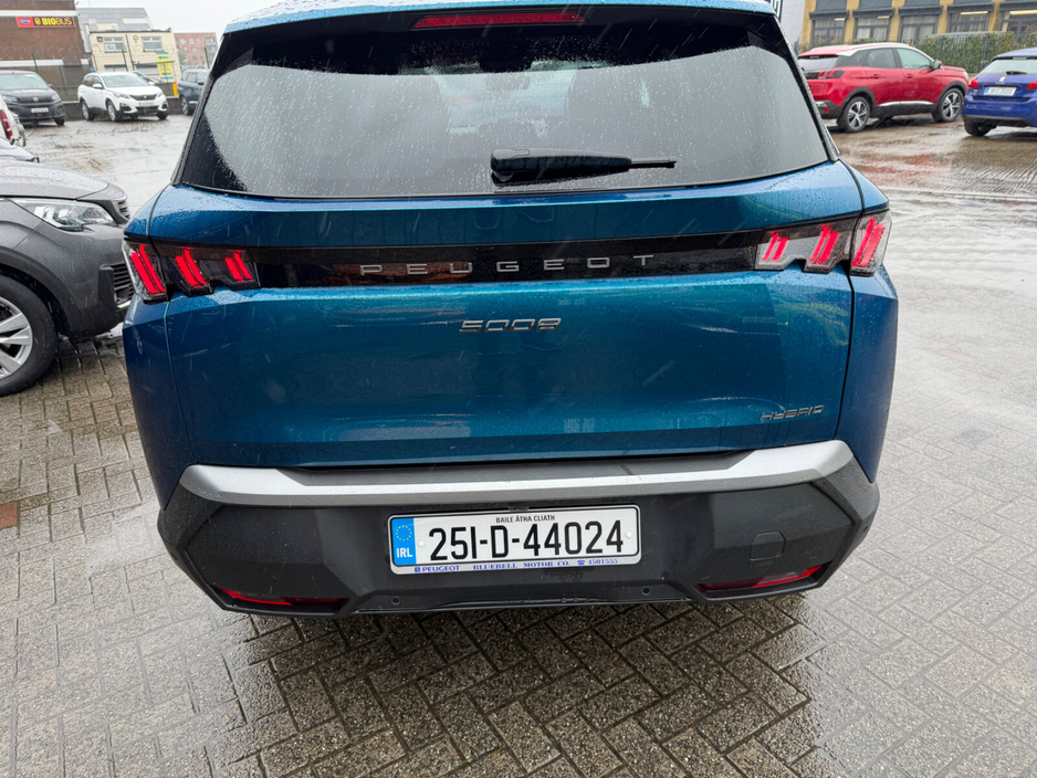 2025 Peugeot 5008 - image 5