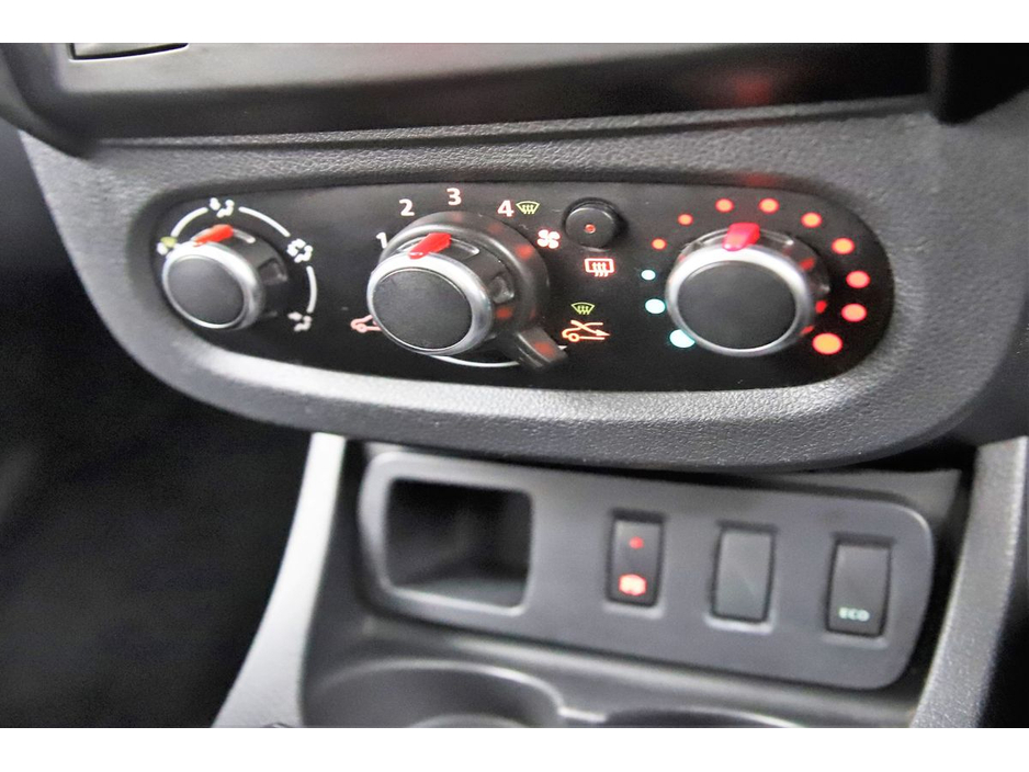 2018 Dacia Duster - image 20