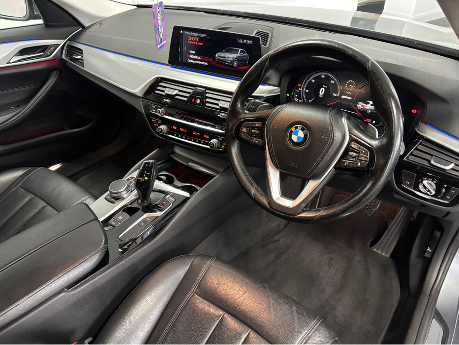2017 BMW 5 Series - image 11