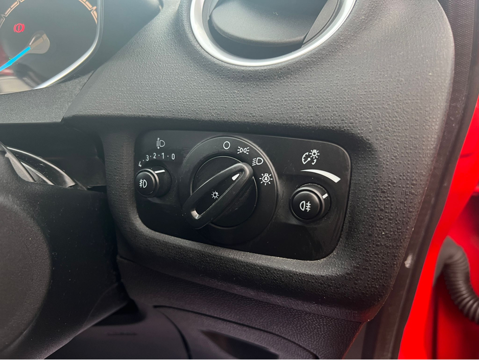 2014 Ford Fiesta - image 18