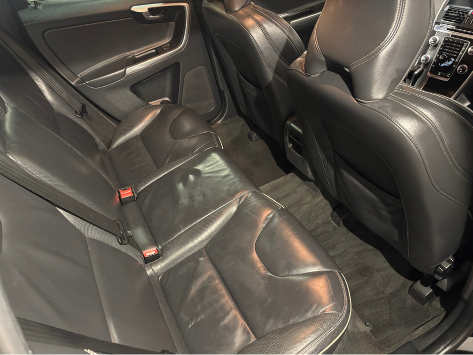 2016 Volvo XC60 - image 20