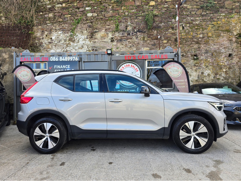 2023 Volvo XC40 - image 5