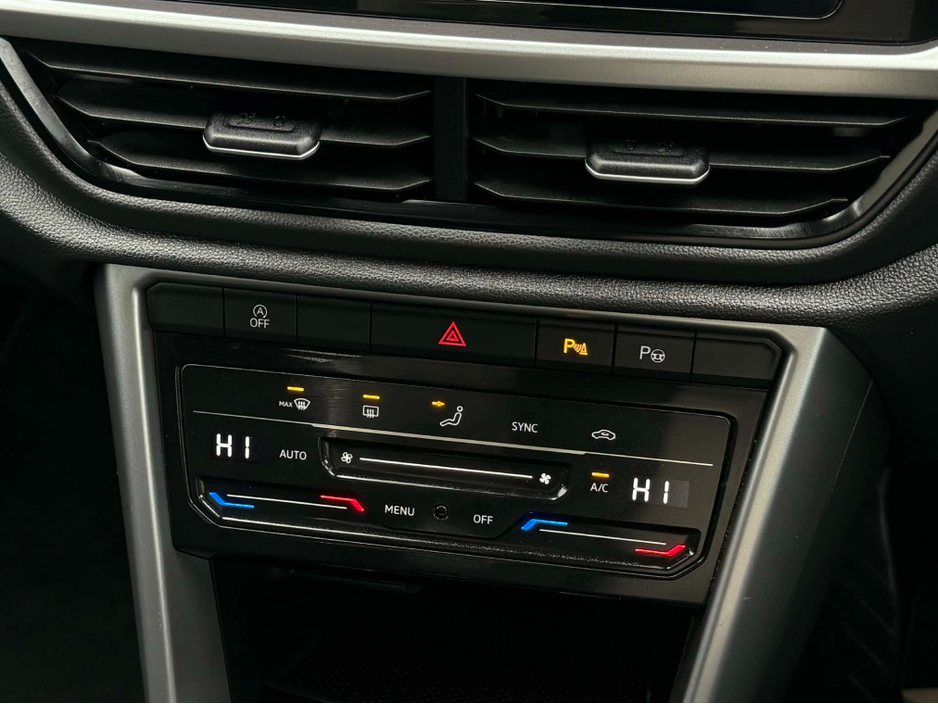 2024 Volkswagen T-Roc - image 13