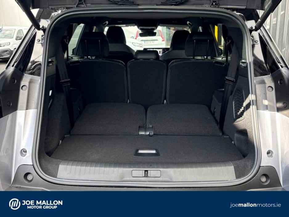 2026 Peugeot 5008 - image 13