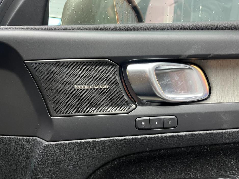 2020 Volvo XC40 €30950! 2020 VOLVO XC40 RECHARGE PLUG-IN HYBRID T5 1.5 AUTOMATIC / CRUISE CONTROL / 360° PARKING CAMERA / ELECTRIC MEMORY & HEATED SEATS / PANORAMIC SUNROOF / HEATED STEERING WHEEL / APPLE CARPLAY €30,950