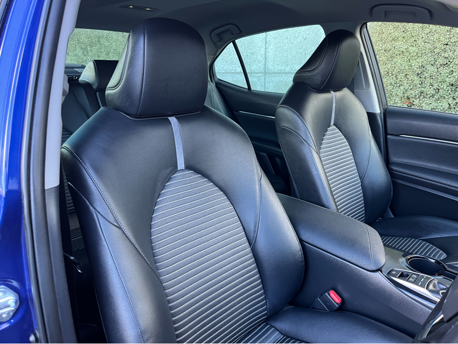 2019 Toyota Camry WS HYBRID AUTOMATIC 2.5 PETROL //HALF LEATHER SEATS//ELECTRIC DRIVERS SEAT//KEYLESS ENTRY//ADAPTIVE CRUISE CONTROL//REVERSE CAMERA// €25,950