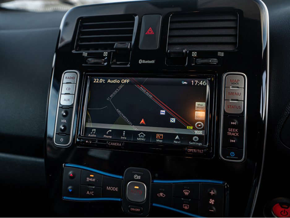 2016 Nissan Leaf - image 25