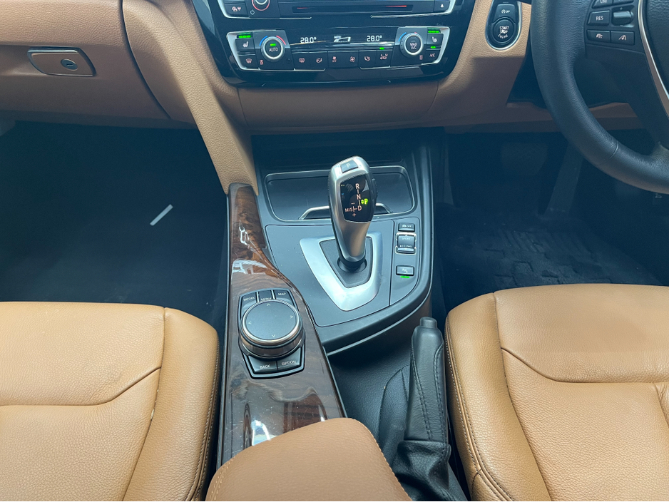 2018 BMW 3 Series - image 20