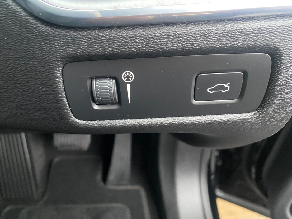 2021 Volvo XC60 - image 19