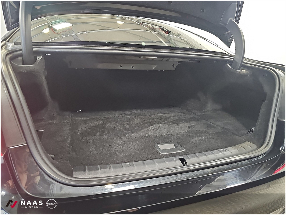 2019 BMW 5 Series - image 12