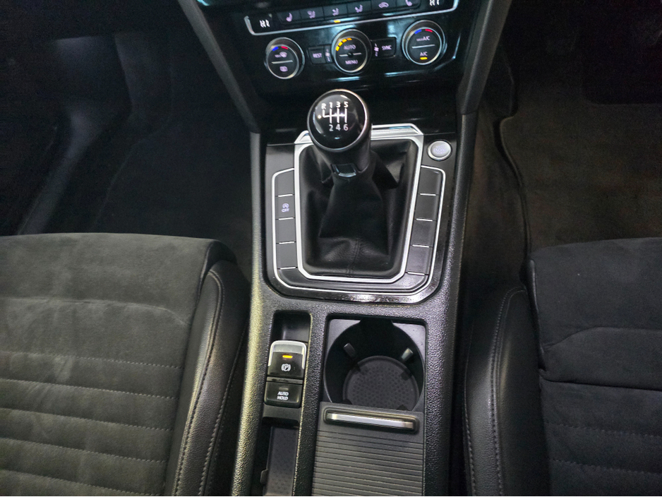 2019 Volkswagen Passat - image 17