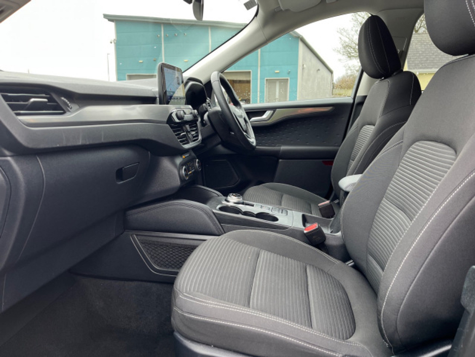 2020 Ford Kuga - image 6