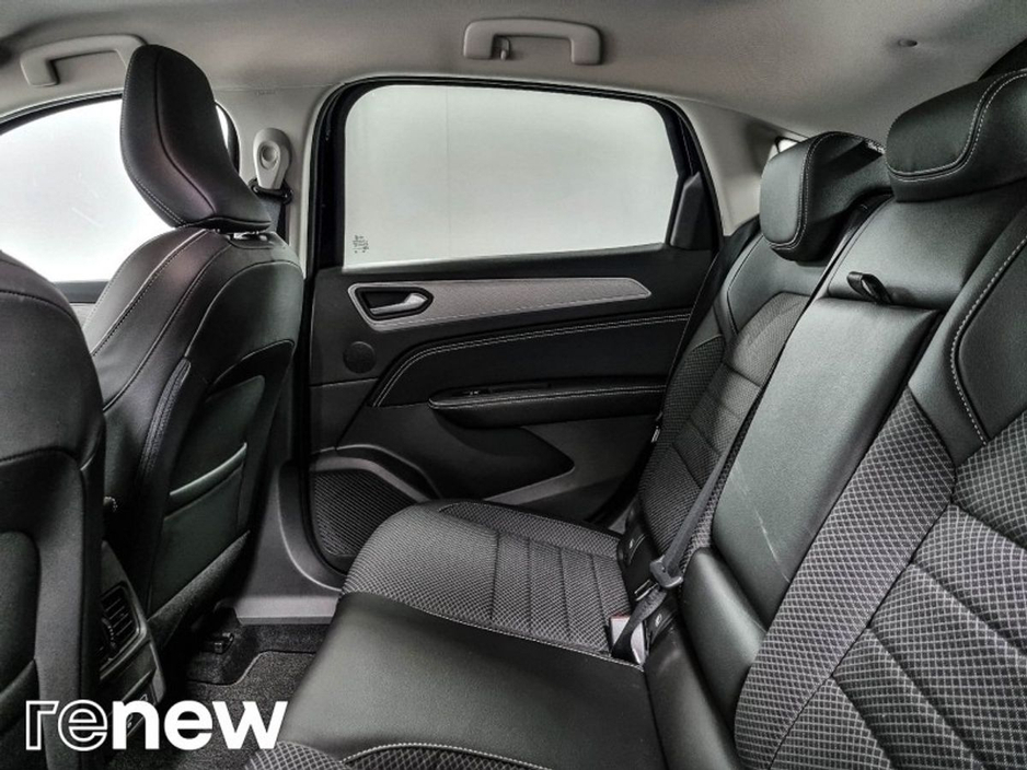 2025 Renault Arkana - image 11