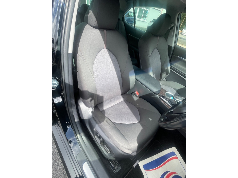 2018 Toyota Camry - image 12