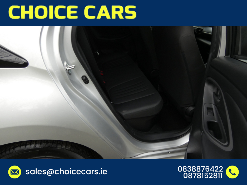 2021 Toyota Yaris - image 6