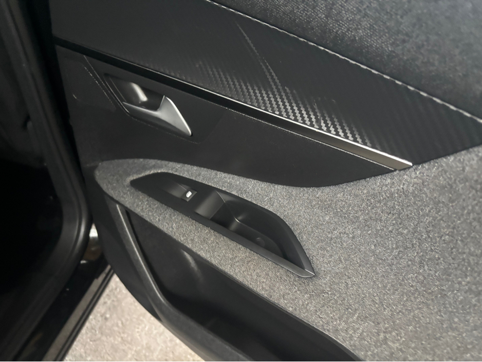 2019 Peugeot 3008 - image 9