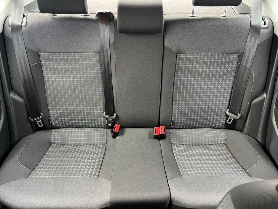 2016 Volkswagen Polo - image 12