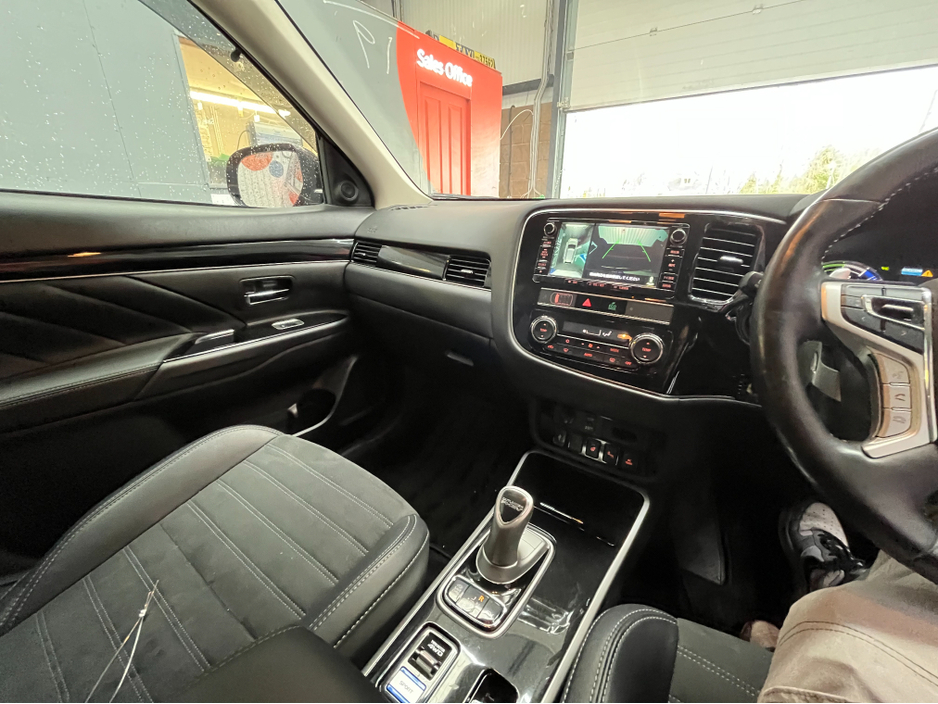 2019 Mitsubishi Outlander - image 19