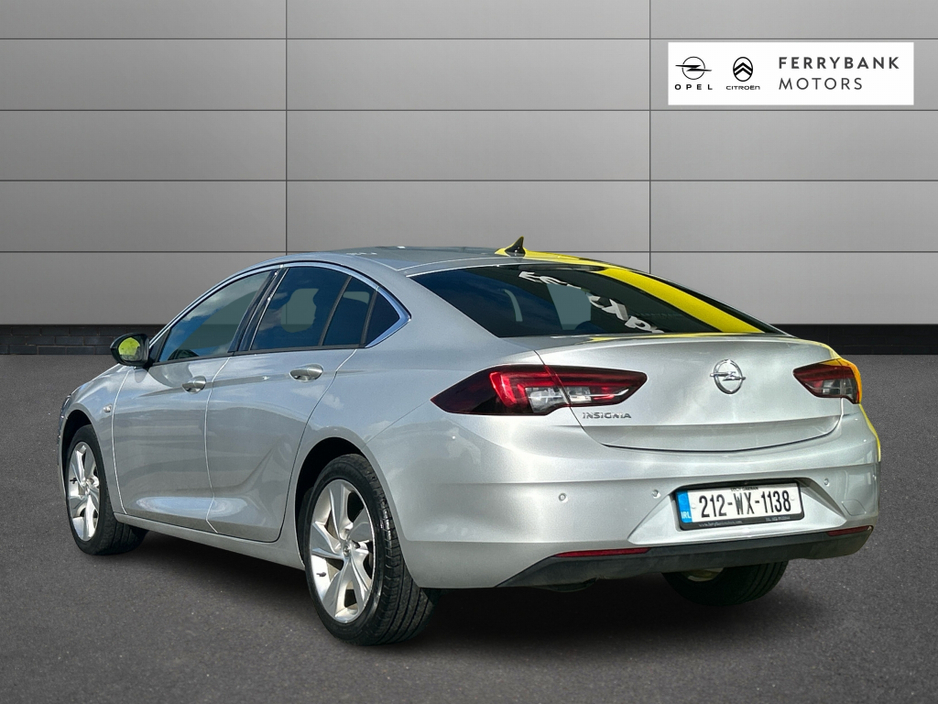 2021 Opel Insignia - image 3