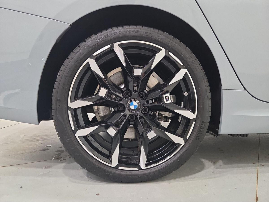 2025 BMW 3 Series - image 14