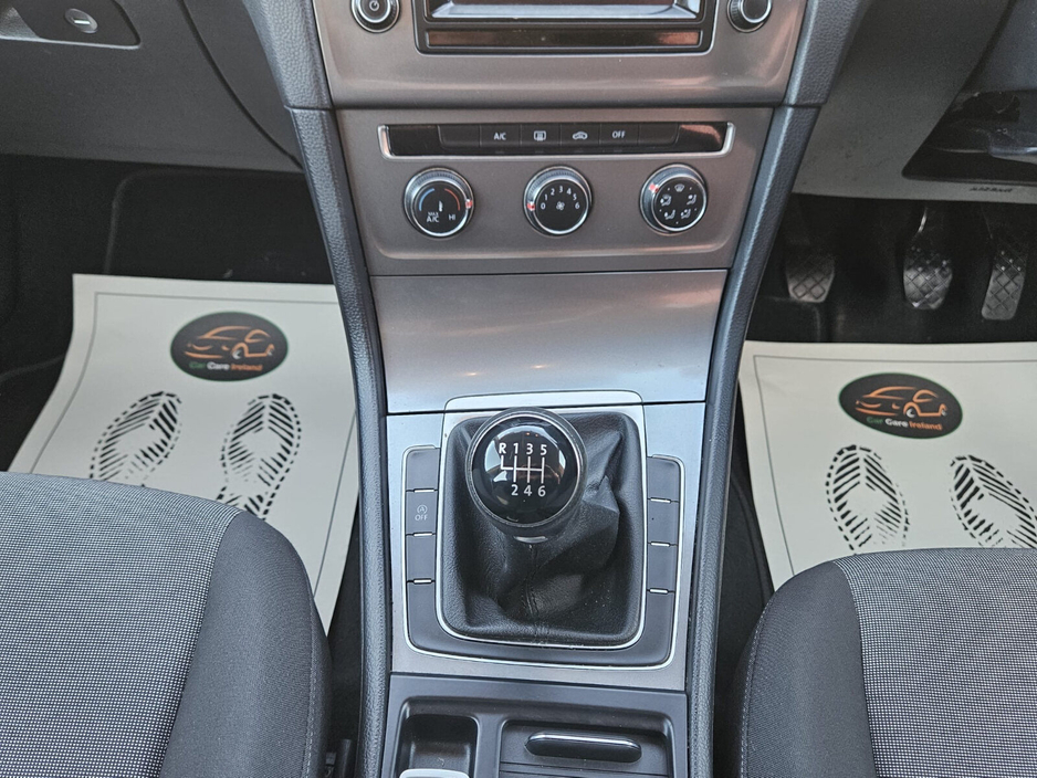 2013 Volkswagen Golf - image 28