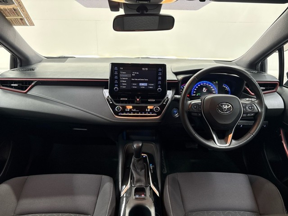 2020 Toyota Corolla COROLLA HYBRID L/SPORT HB €21,950