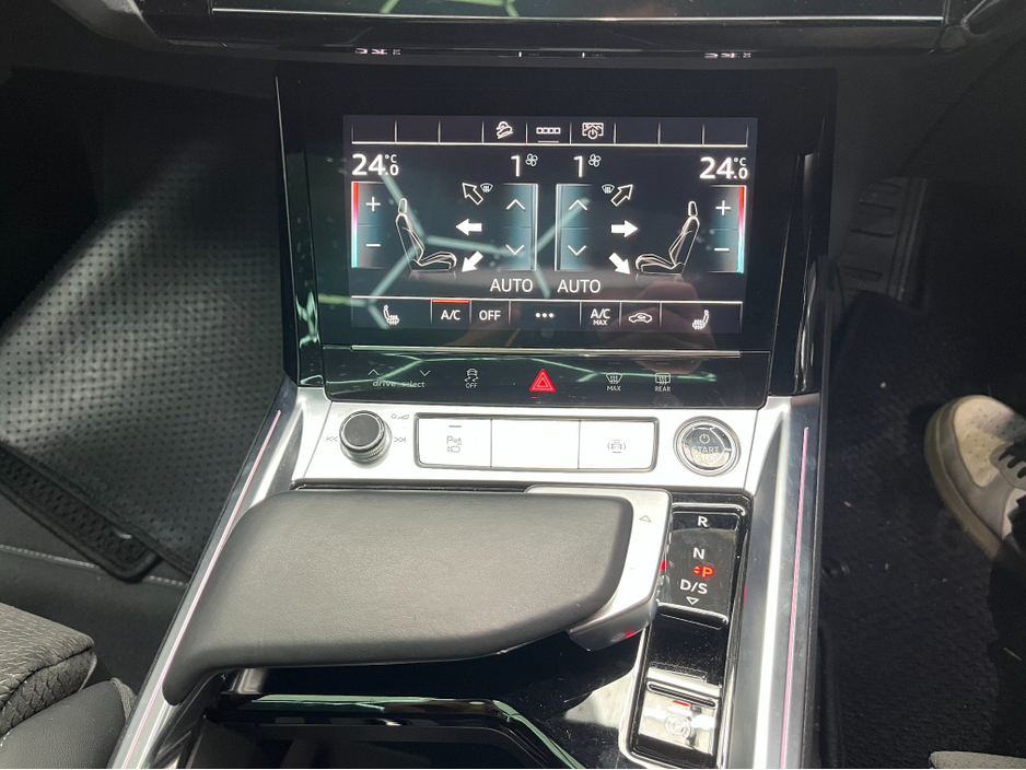 2022 Audi e-tron - image 23