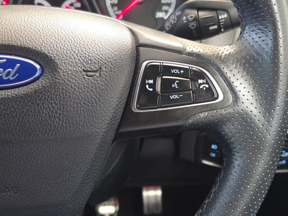 2016 Ford Focus - image 21