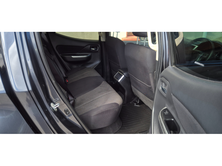 2020 Mitsubishi L200 - image 7