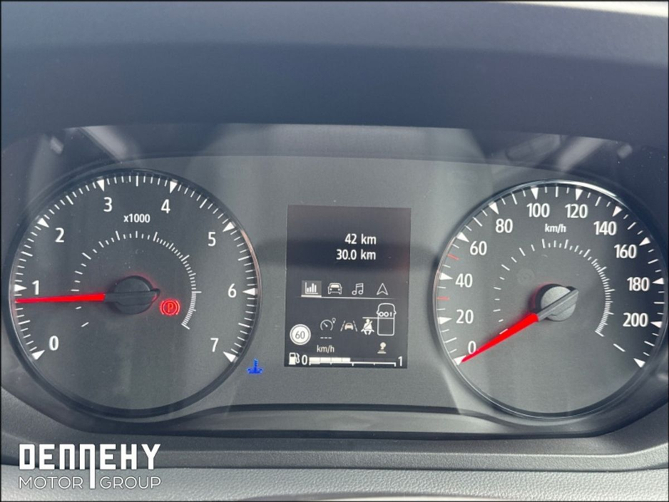 2026 Renault Master - image 15