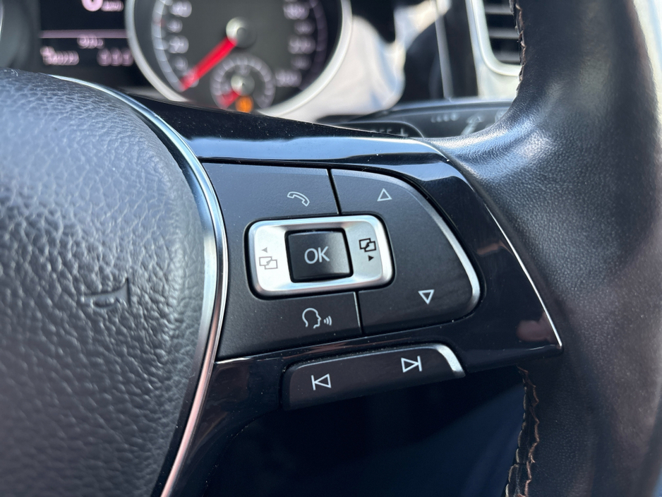 2014 Volkswagen Golf - image 15