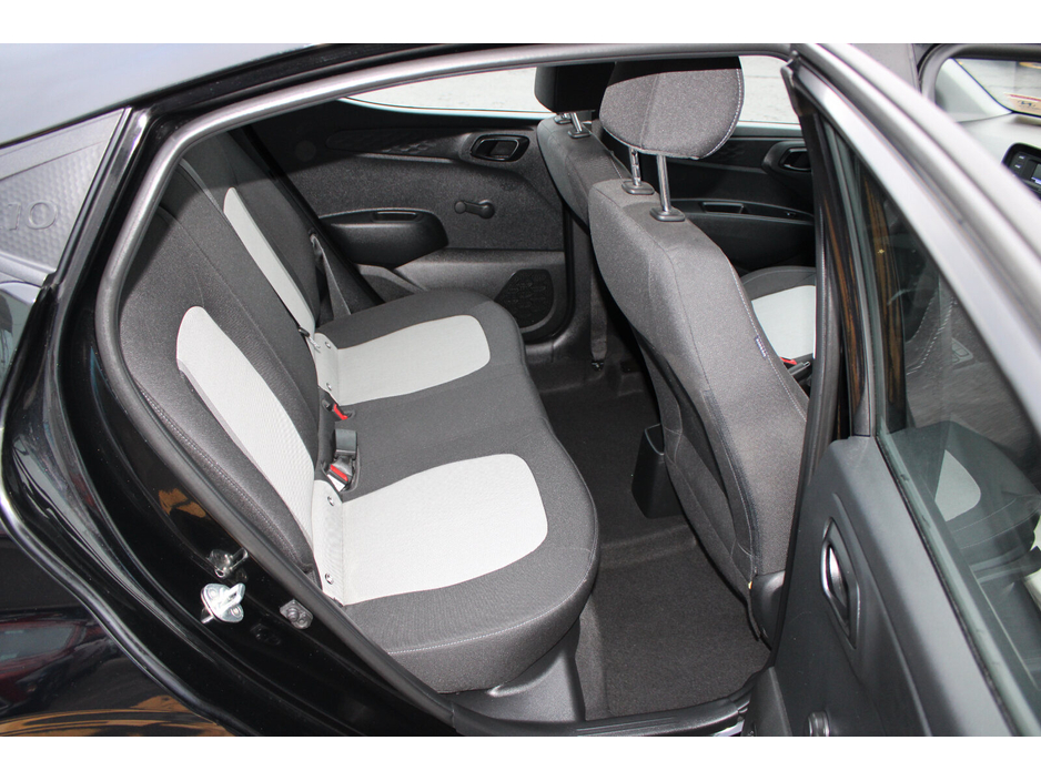 2022 Hyundai i10 - image 12