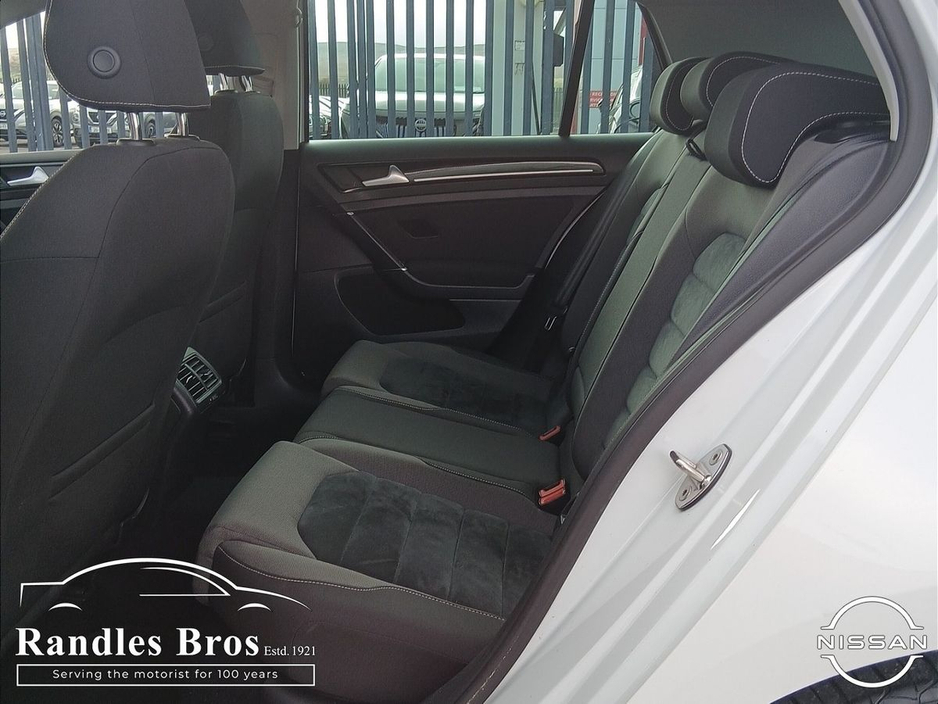 2017 Volkswagen Golf - image 13