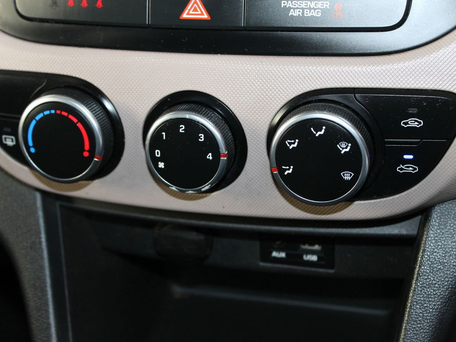 2016 Hyundai i10 - image 16