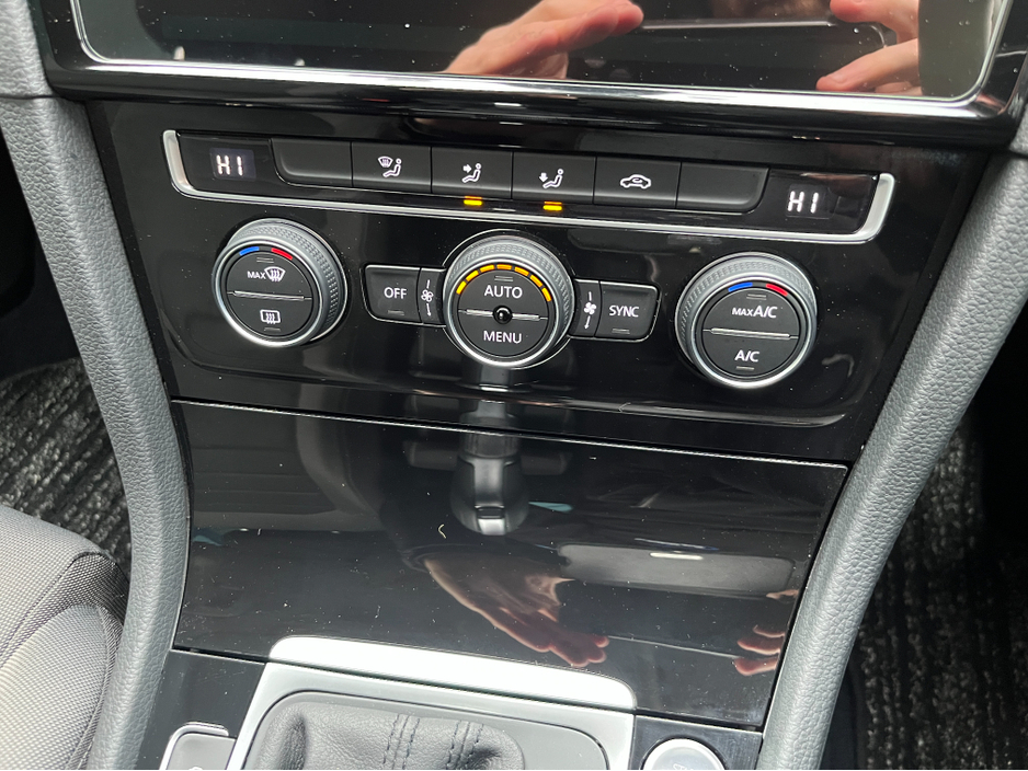 2019 Volkswagen Golf HIGHLINE AUTOMATIC 1.4 PETROL //REVERSE CAMERA//ADAPTIVE CRUISE CONTROL//KEYLESS ENTRY//BLIND SPOT WARNING// €18,950