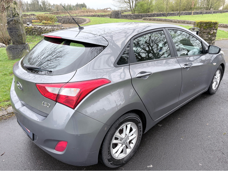 2013 Hyundai i30 - image 8