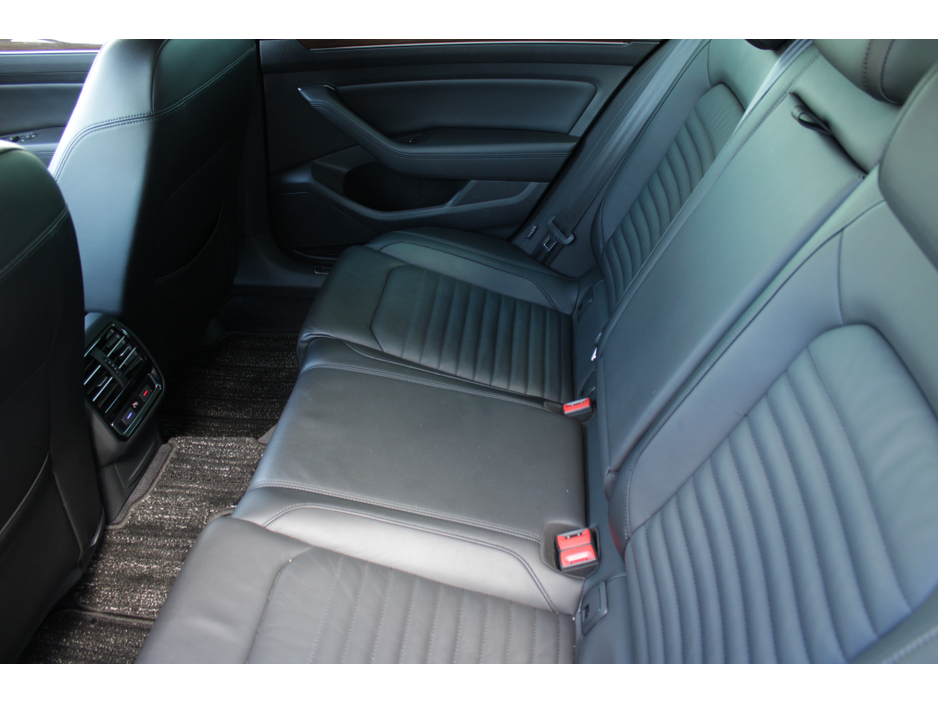 2018 Volkswagen Passat - image 22