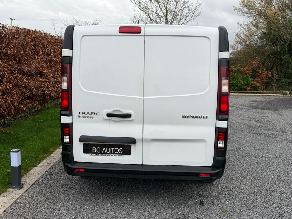 2019 Renault Trafic - image 4