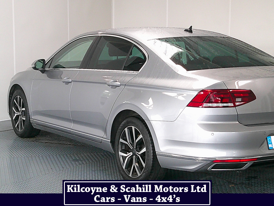 2022 Volkswagen Passat - image 10