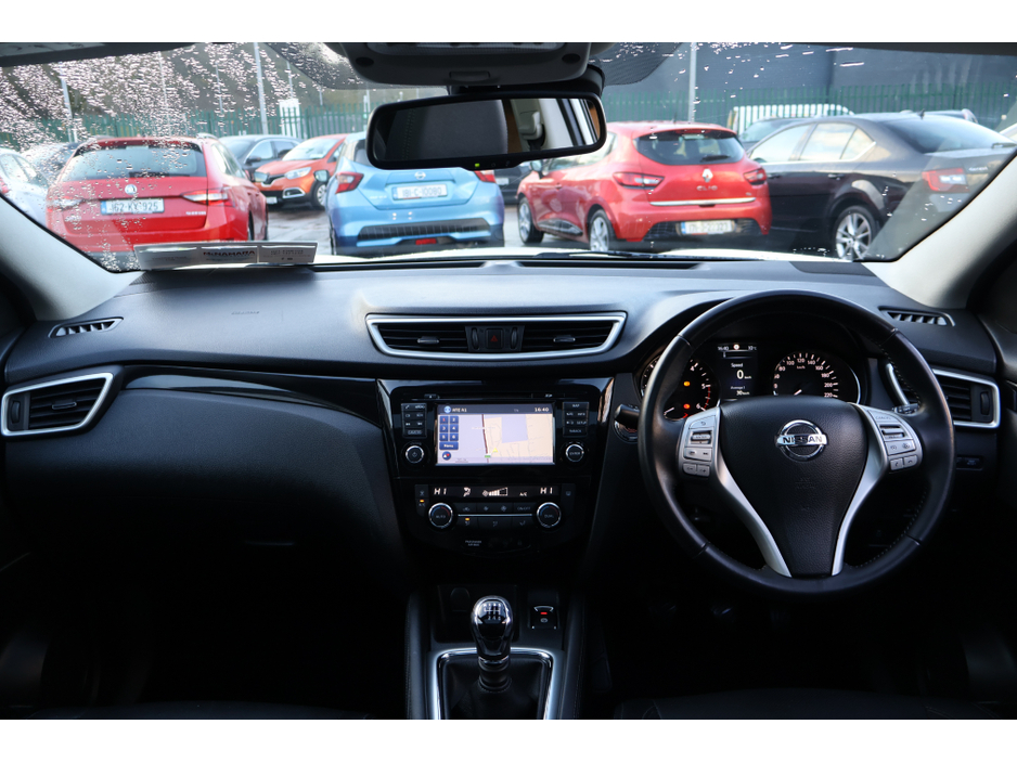 2017 Nissan Qashqai SV PREMIUM  Low Mileage Huge Spec €15,495