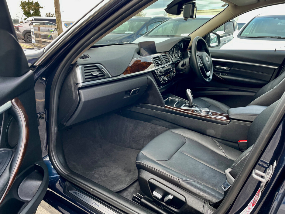 2017 BMW 3 Series - image 16