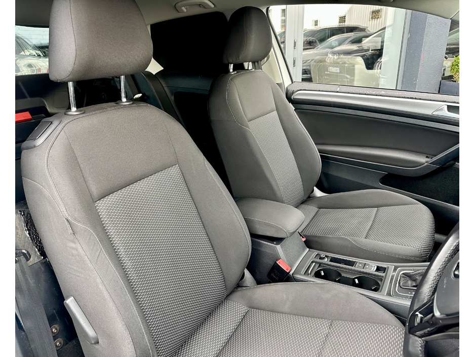 2019 Volkswagen Golf - image 10