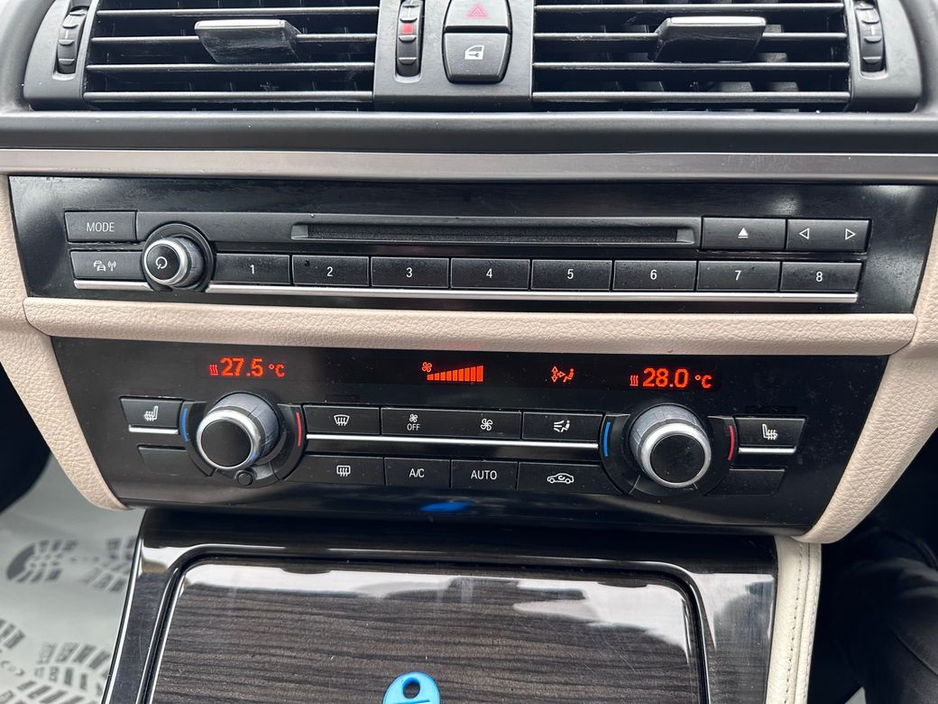 2015 BMW 5 Series - image 35