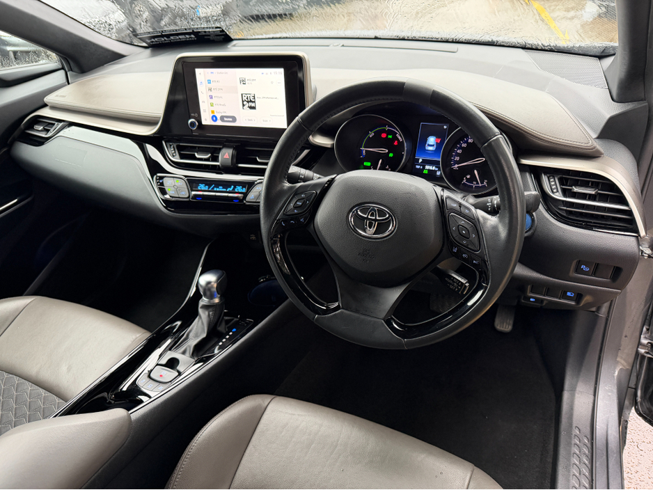 2023 Toyota C-HR HYBRID..Keyless Entry..Apple CarPlay €22,750