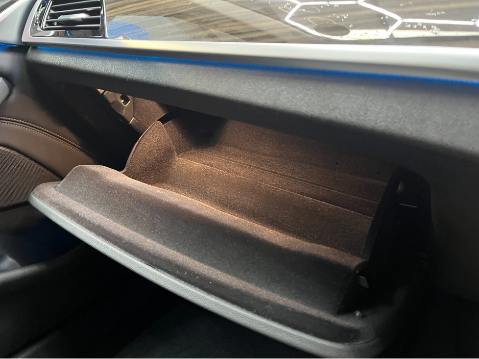 2020 BMW 5 Series - image 20