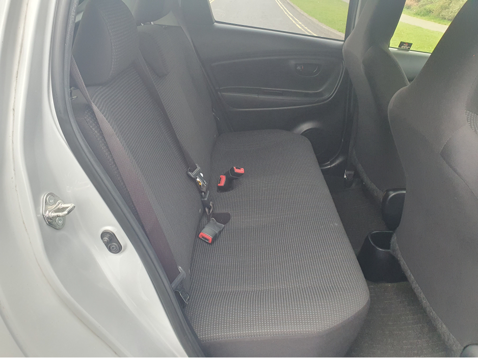 2018 Toyota Yaris - image 11