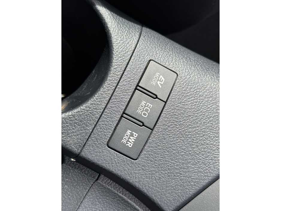 2017 Toyota Auris - image 18