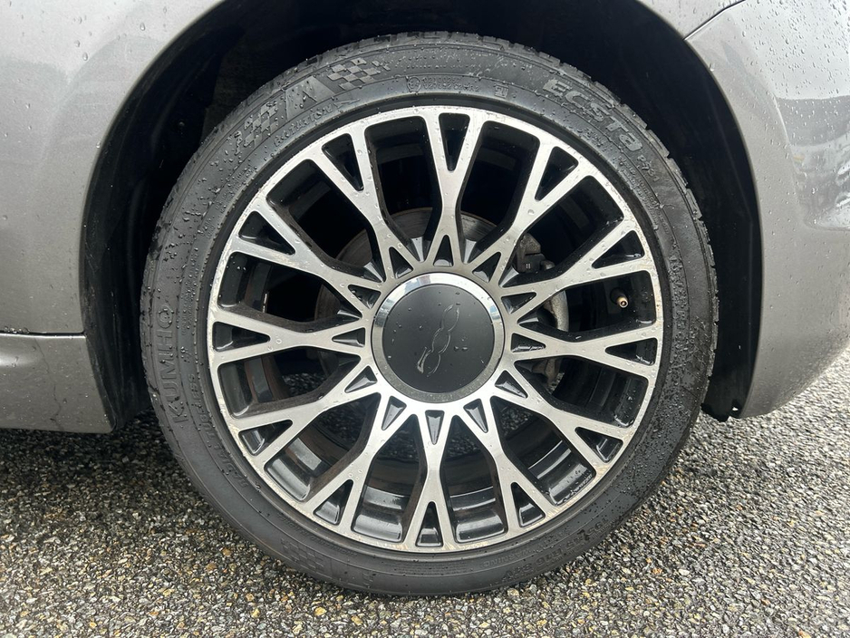 2023 Fiat 500 - image 5