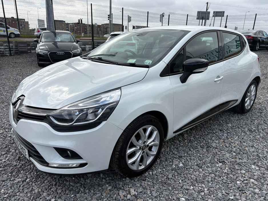 2019 Renault Clio - image 2