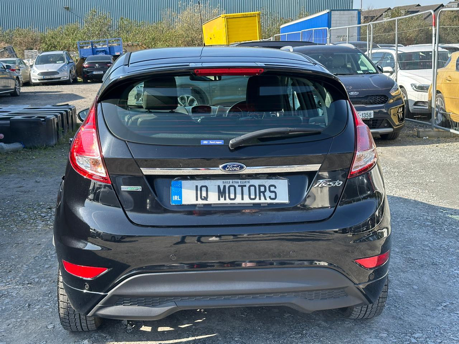 2016 Ford Fiesta - image 5